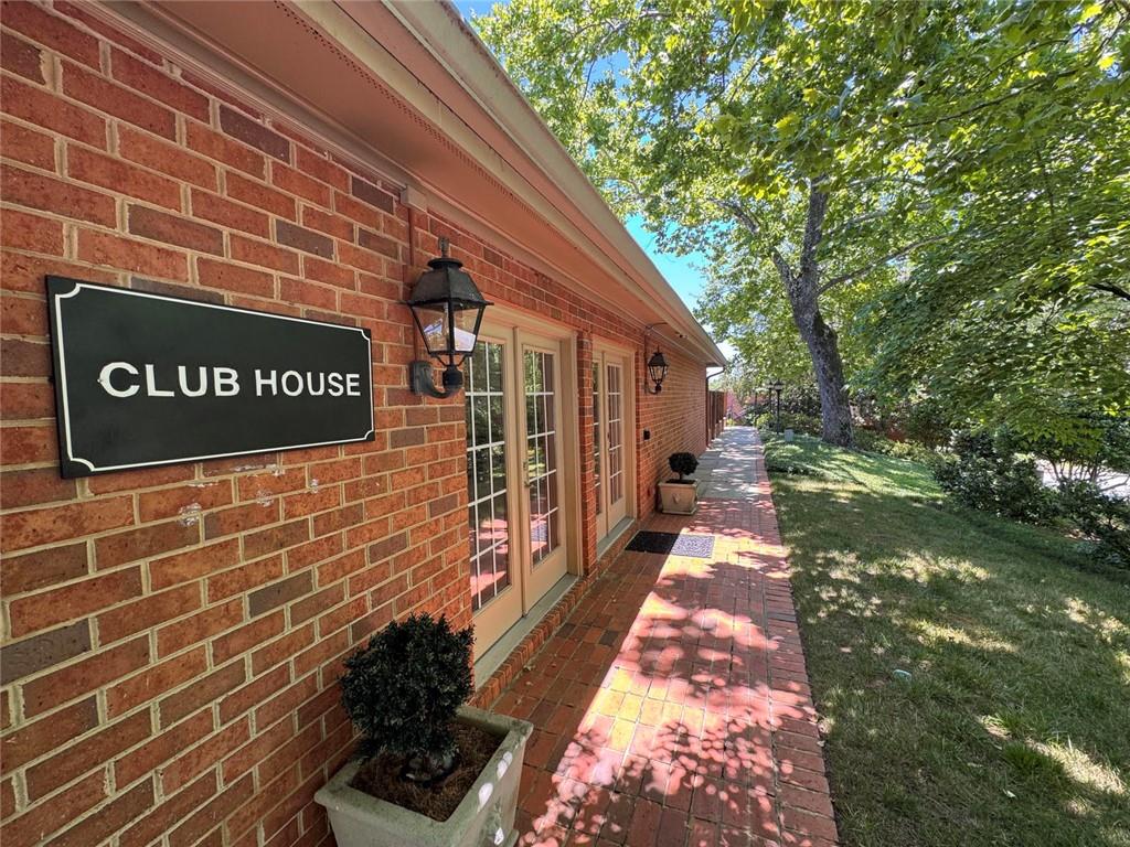 17 Willow Glen NE