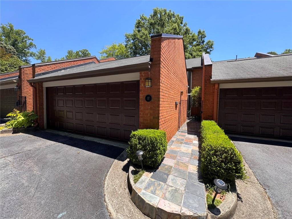 17 Willow Glen NE