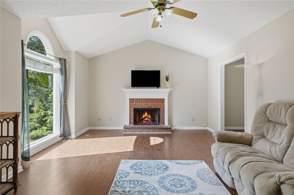 3513 Robin Lane