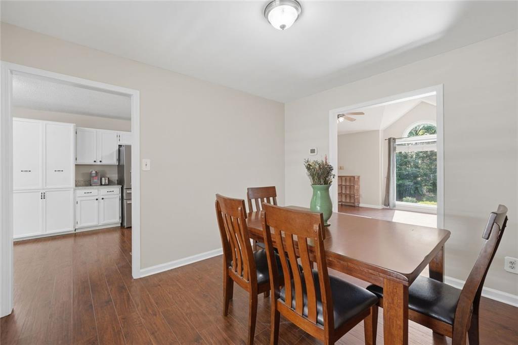 3513 Robin Lane