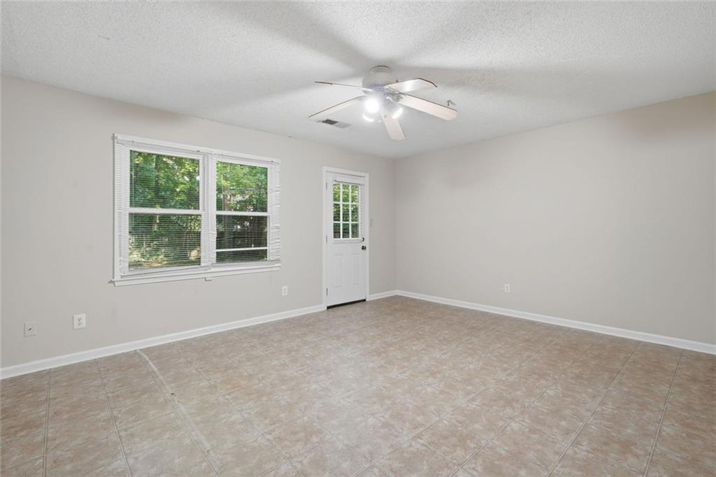 3513 Robin Lane