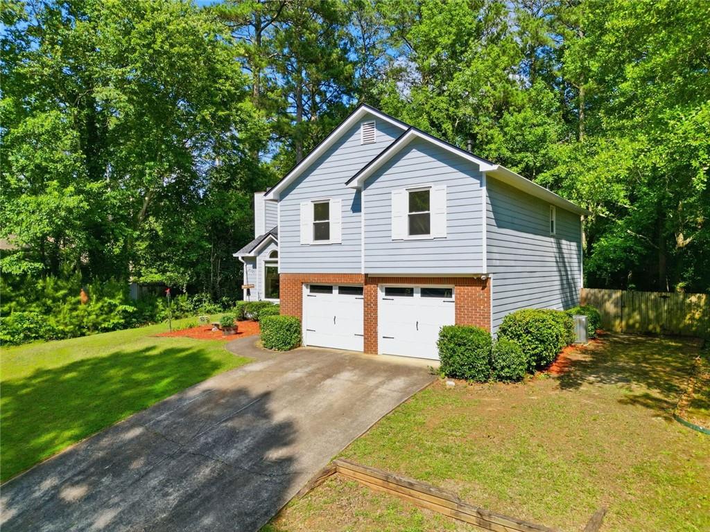3513 Robin Lane