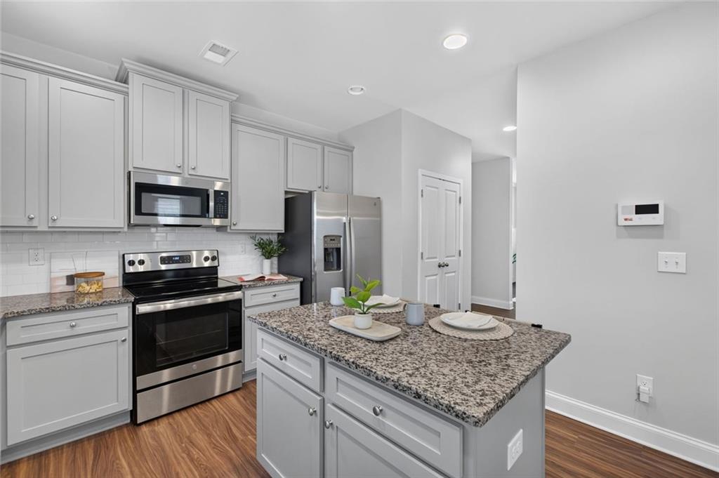 102 Edgeview Court