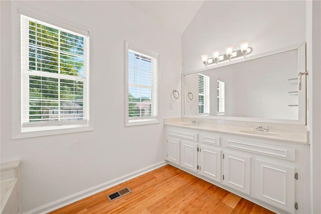 1632 Oakwood Court
