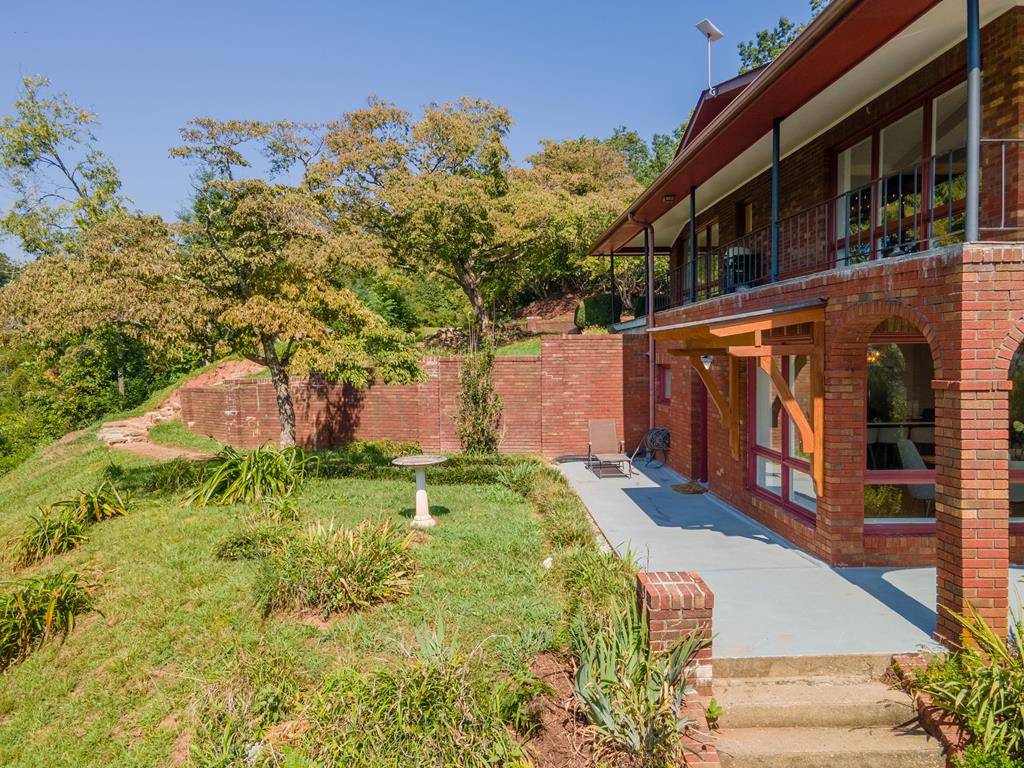 380 Ledford Dr