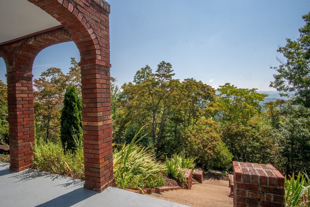 380 Ledford Dr