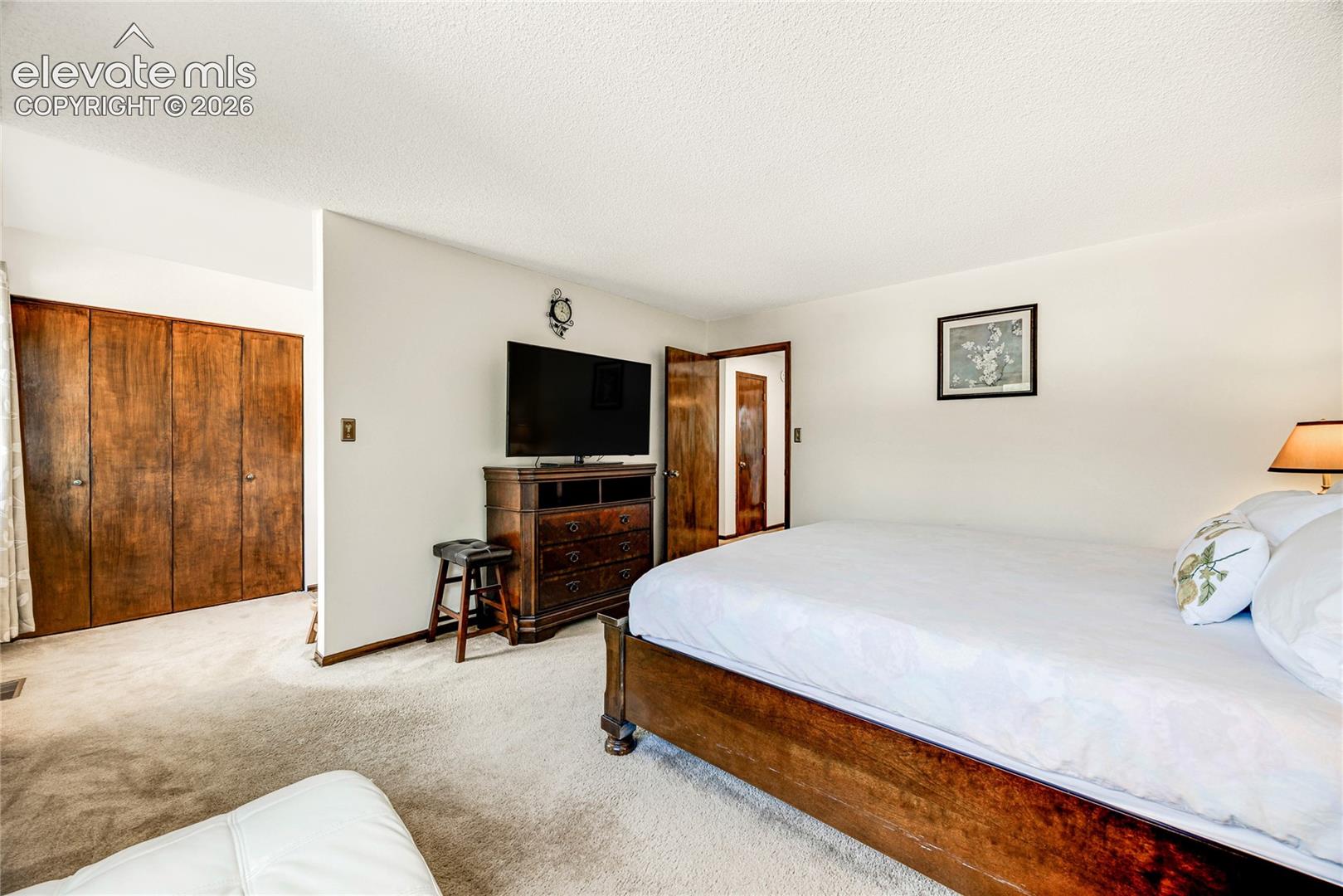 3433 Oak Creek Drive