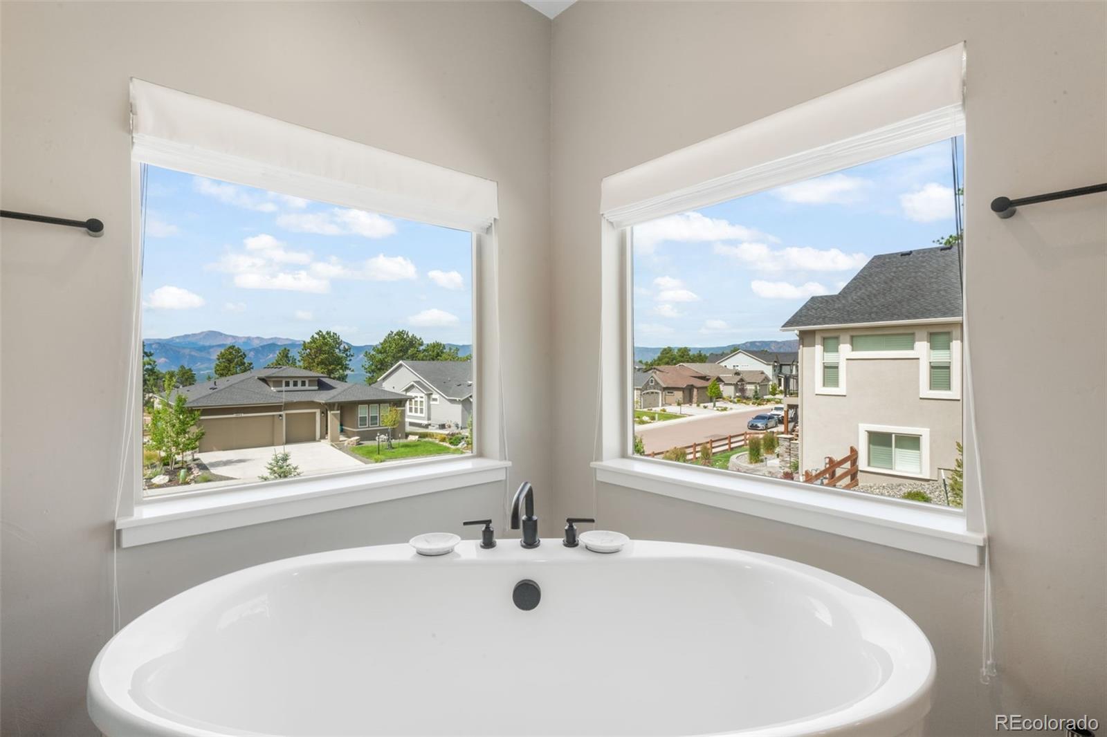 1070 Panoramic Drive