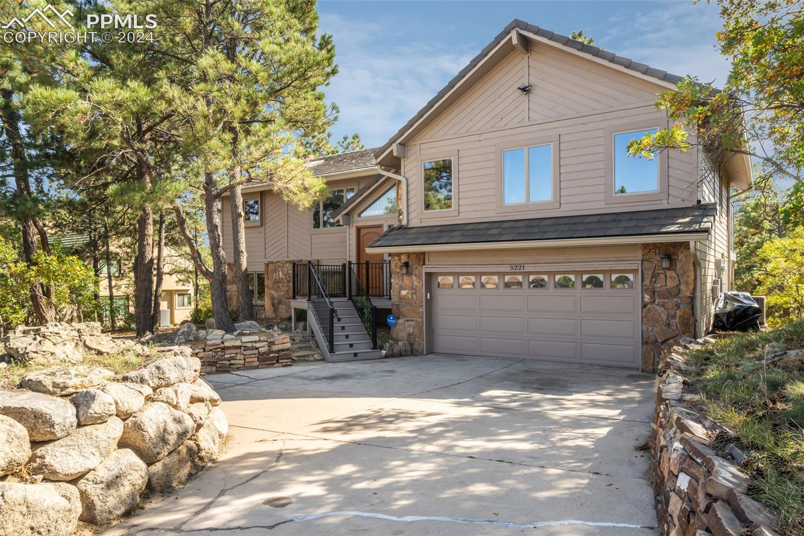 5221 Cliff Point Circle