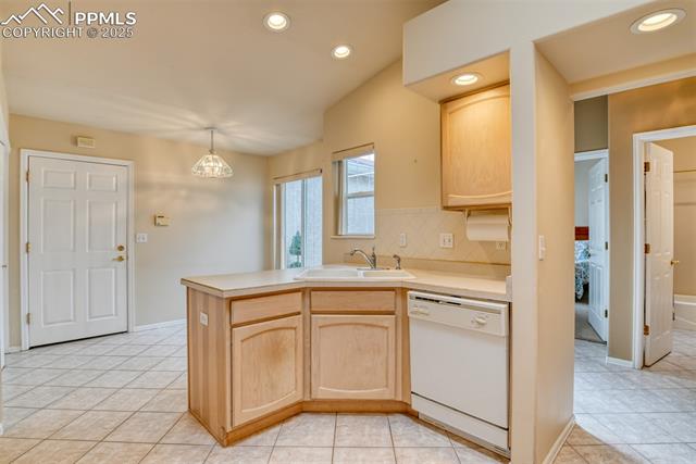 924 Tabor Place