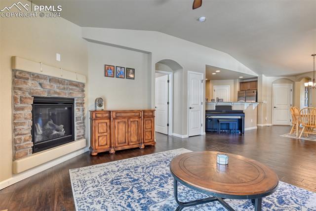 866 Yellow Jasper Point