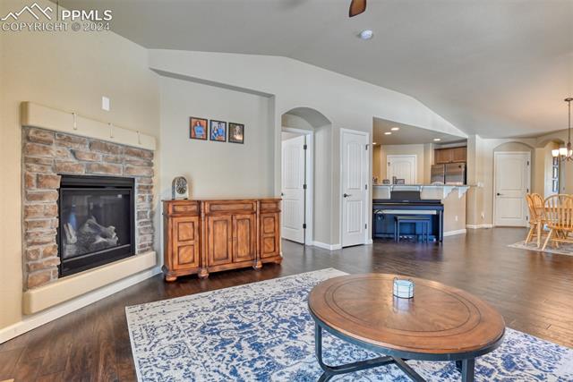 866 Yellow Jasper Point