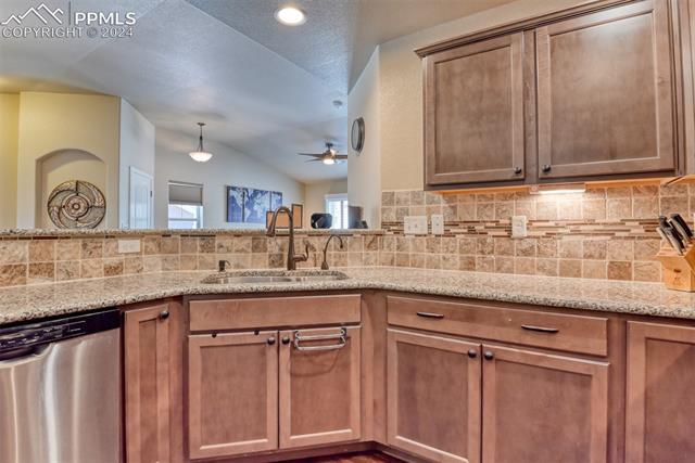 866 Yellow Jasper Point