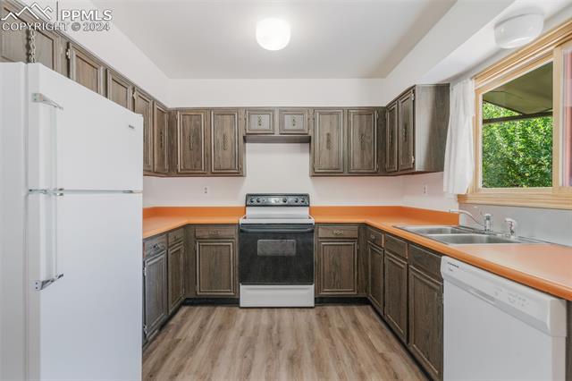 3055 W Westcliff Drive