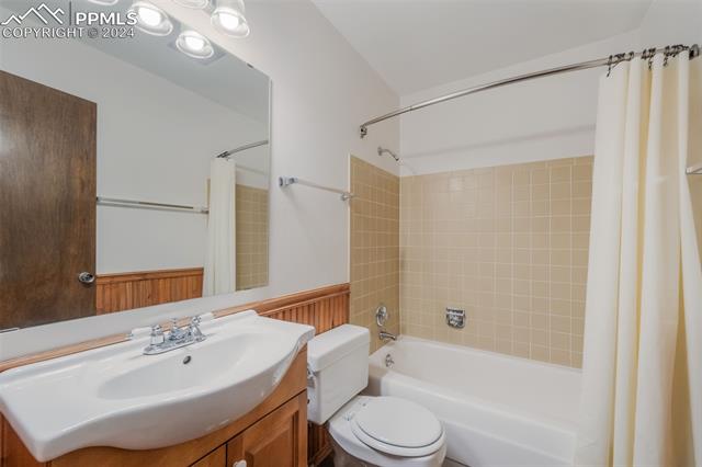 3055 W Westcliff Drive