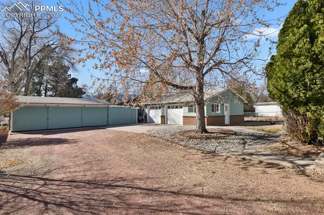 4114 Edwinstowe Avenue