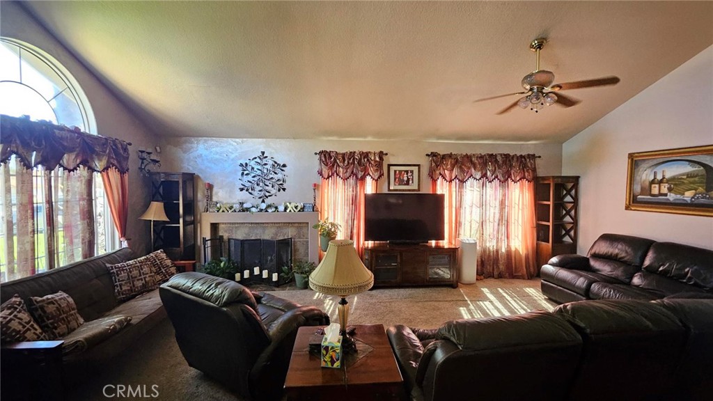 40063 Avenida Venida