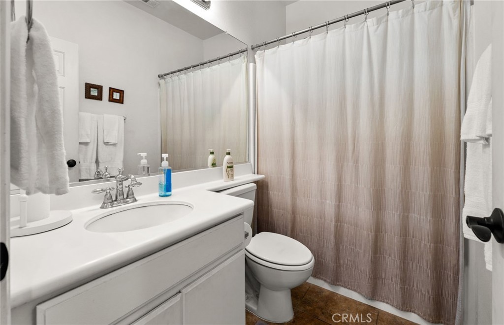 1596 Thunderbird Road