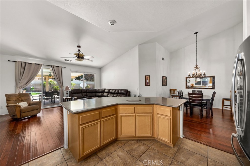 1596 Thunderbird Road