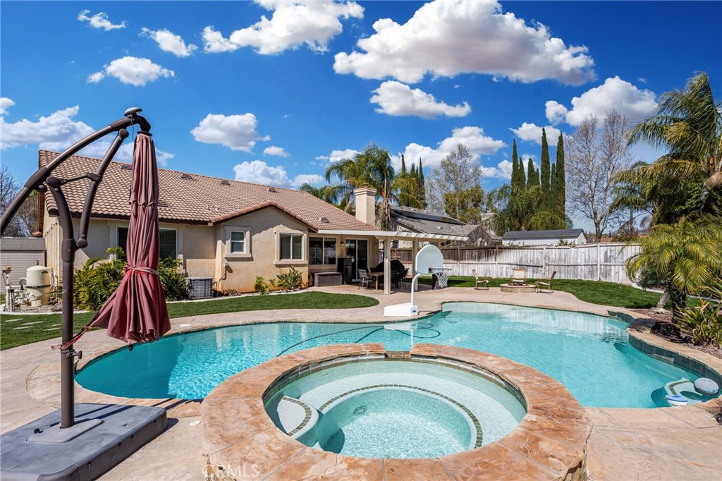 1596 Thunderbird Road