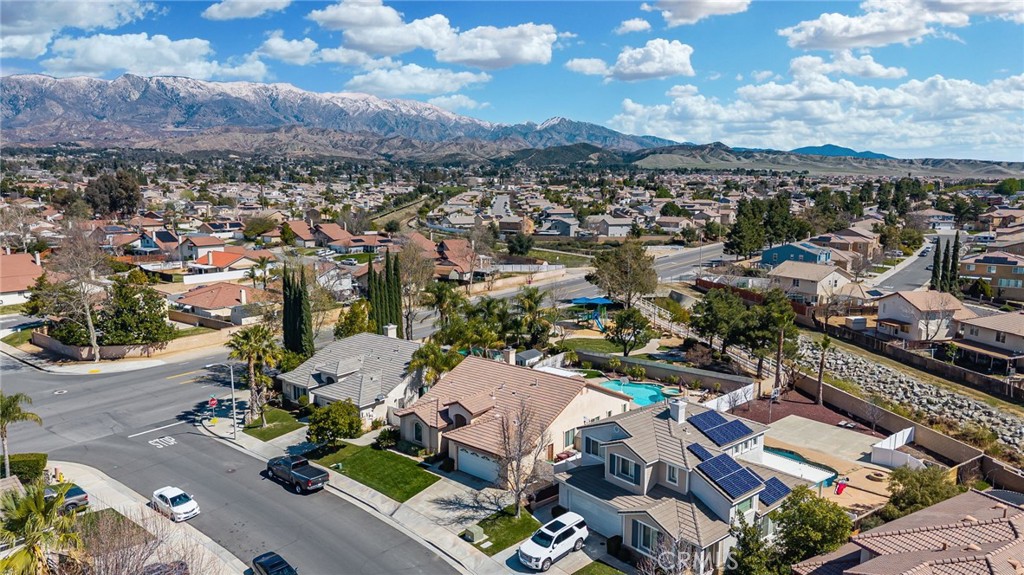 1596 Thunderbird Road