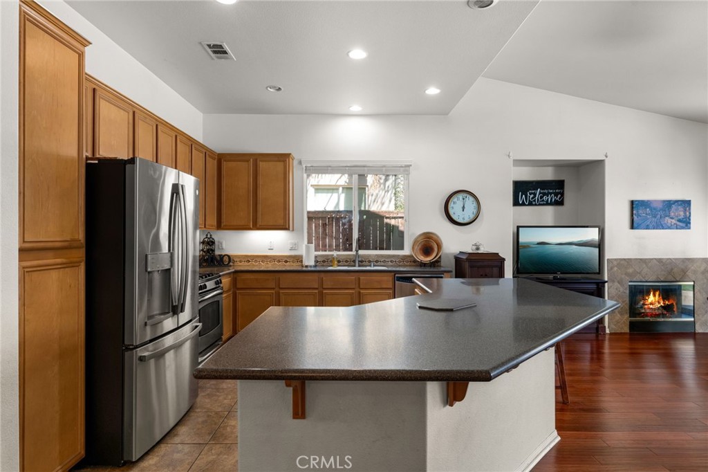 1596 Thunderbird Road