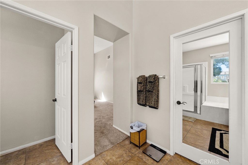 1596 Thunderbird Road