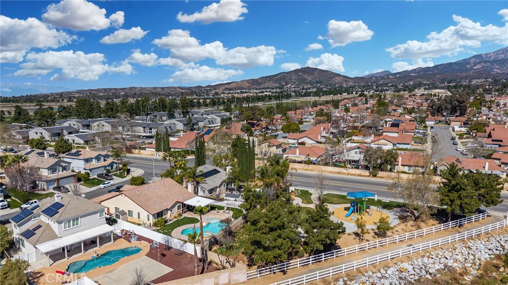 1596 Thunderbird Road