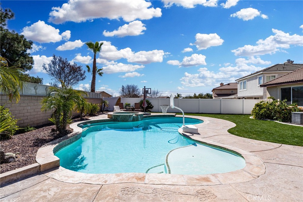 1596 Thunderbird Road