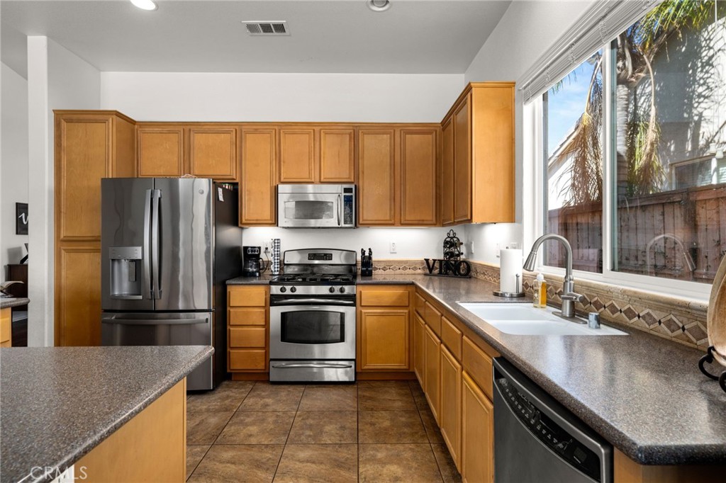 1596 Thunderbird Road