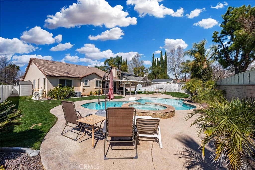 1596 Thunderbird Road