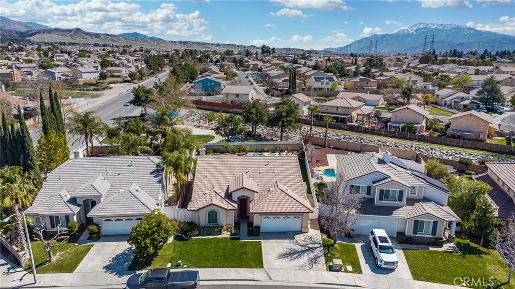 1596 Thunderbird Road