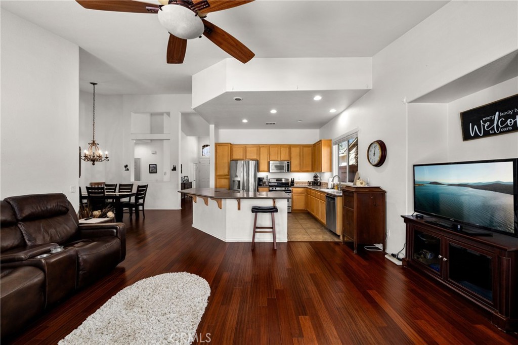 1596 Thunderbird Road