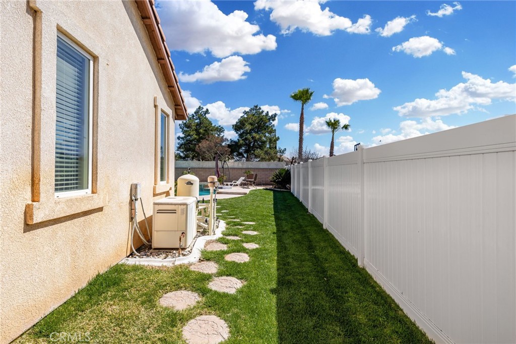 1596 Thunderbird Road