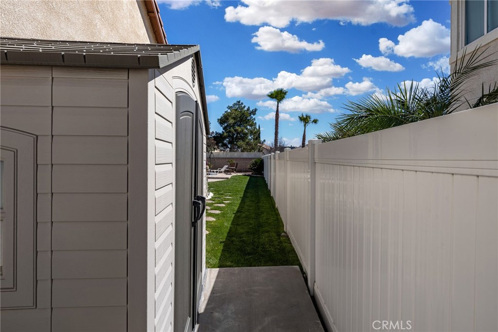 1596 Thunderbird Road