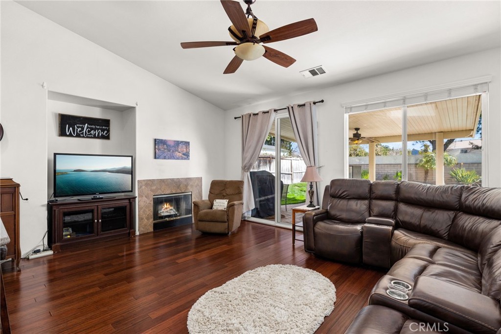 1596 Thunderbird Road