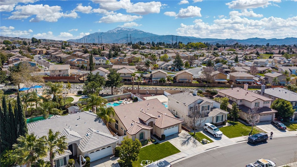 1596 Thunderbird Road