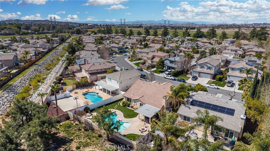 1596 Thunderbird Road