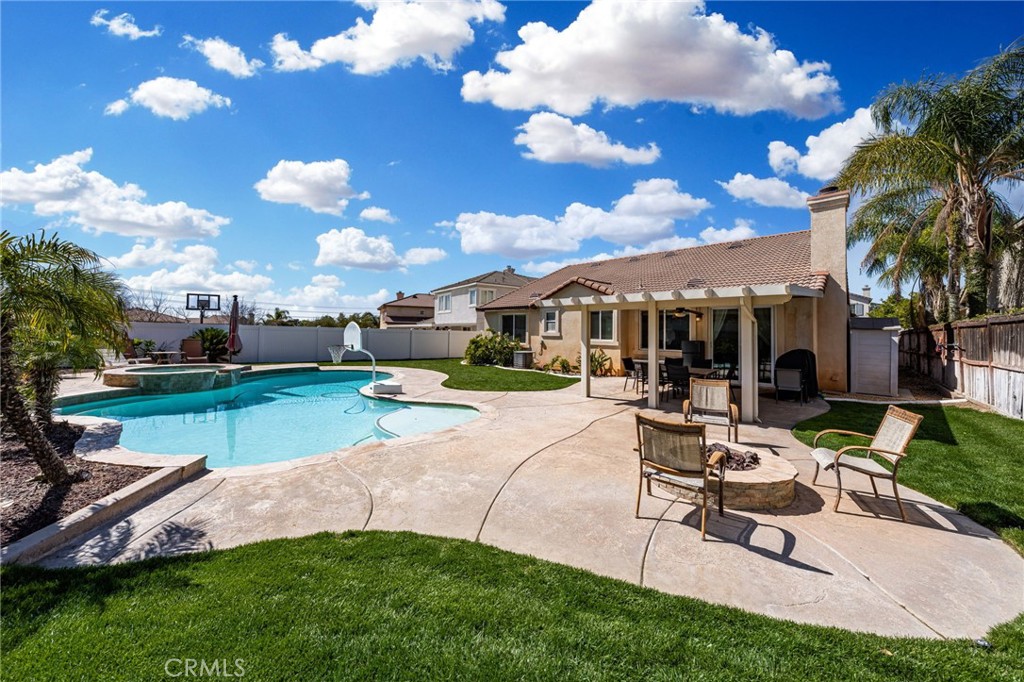 1596 Thunderbird Road