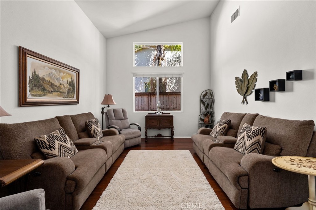 1596 Thunderbird Road