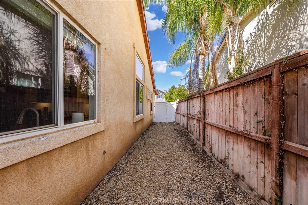 1596 Thunderbird Road