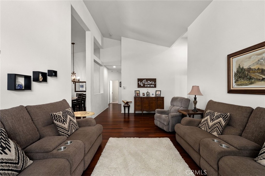 1596 Thunderbird Road