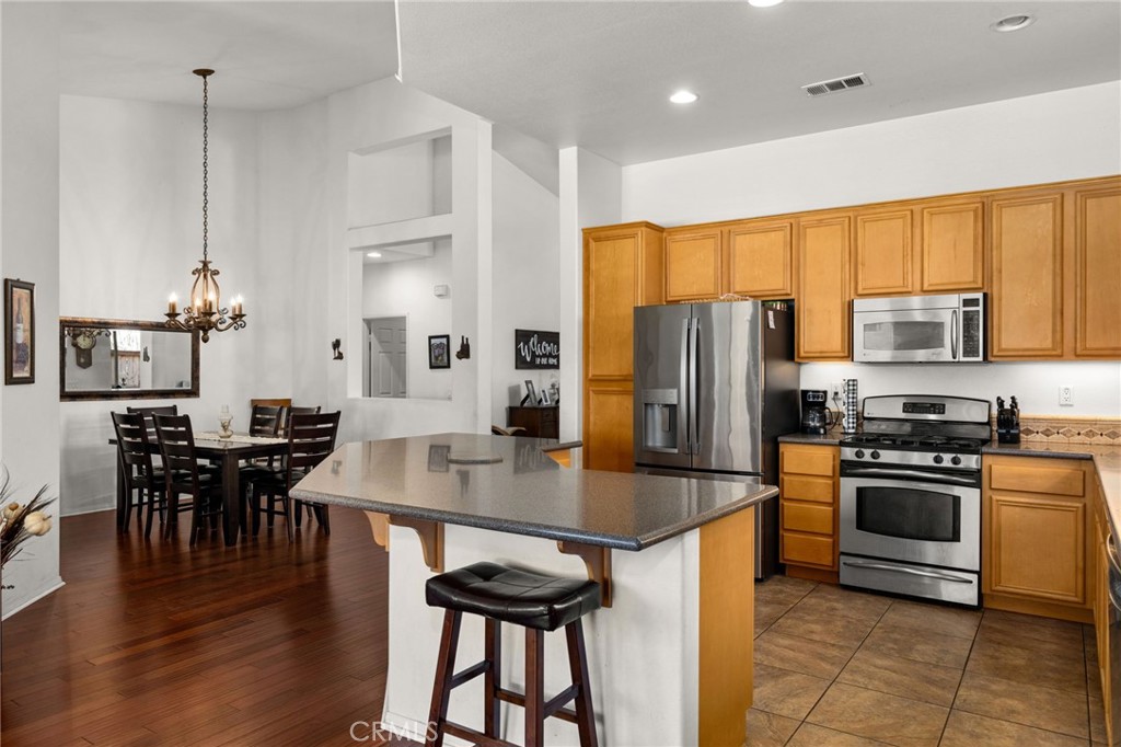 1596 Thunderbird Road