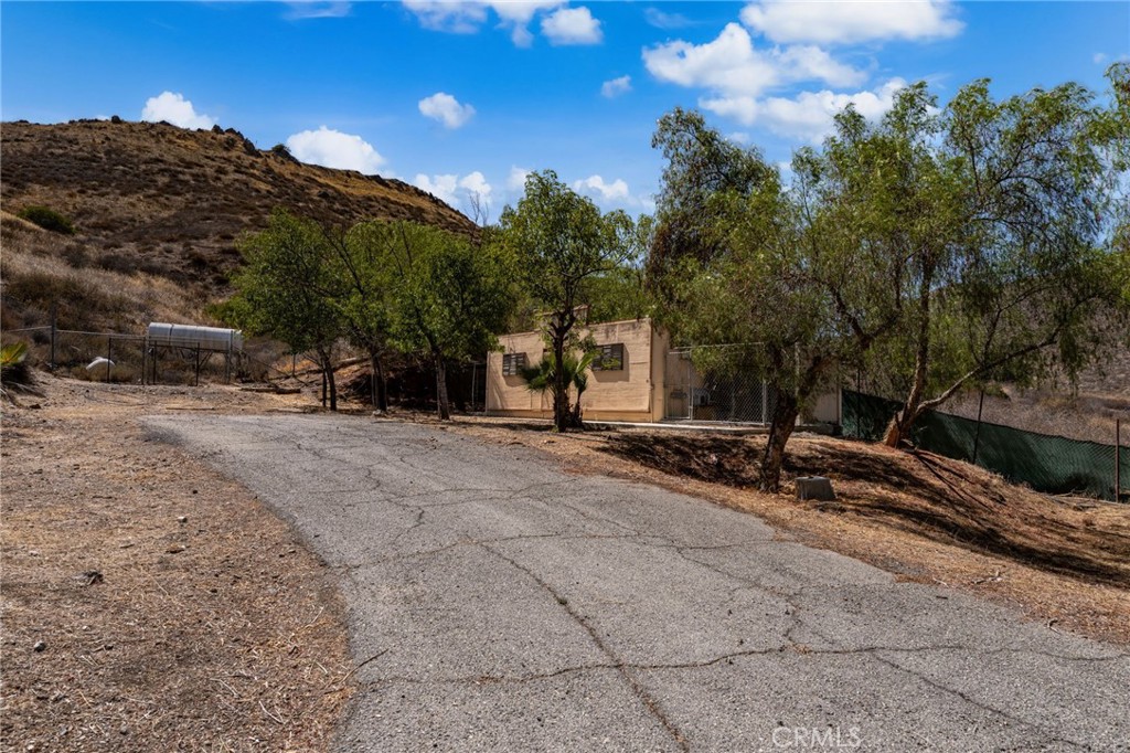 27297 Lindell Road