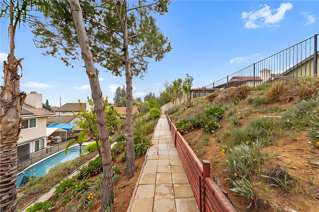 11735 Country Flower