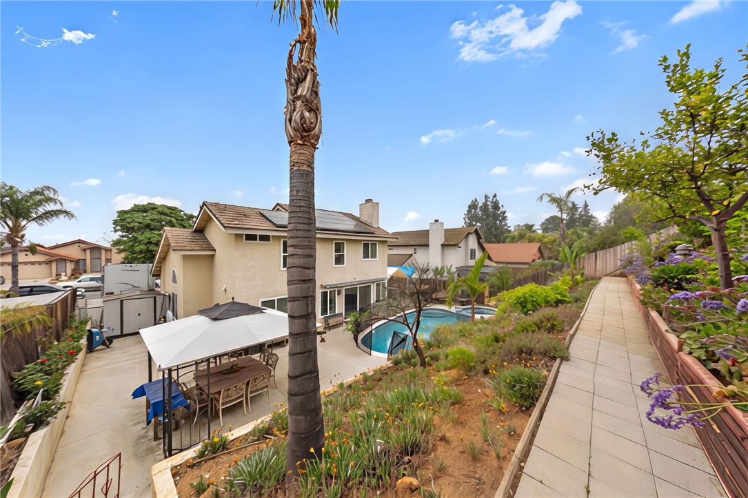 11735 Country Flower