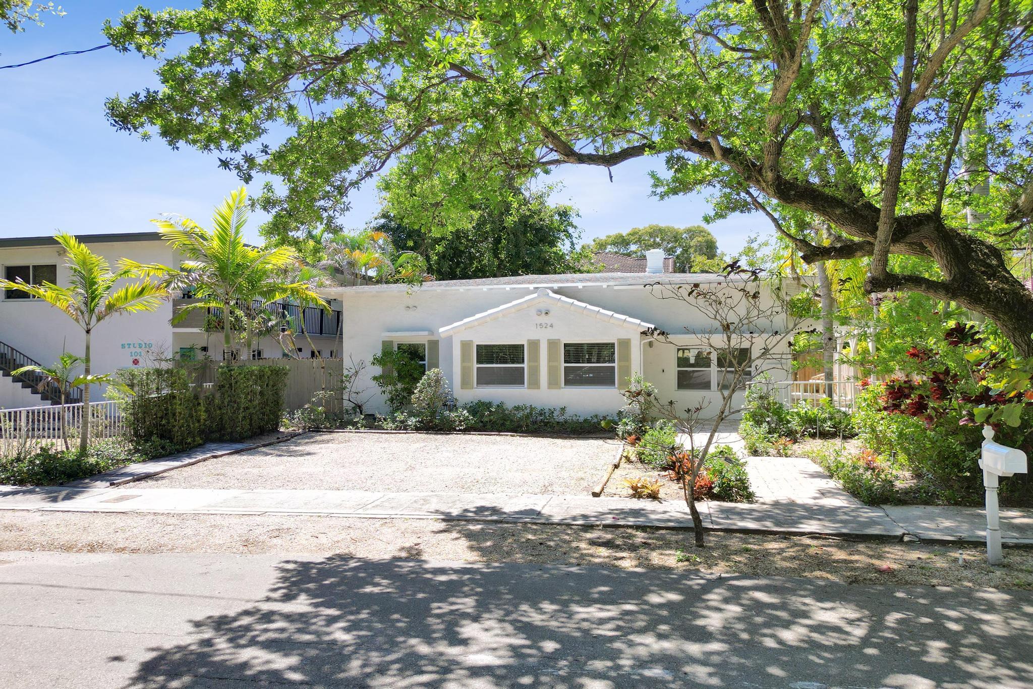 1524 SE 1st Street