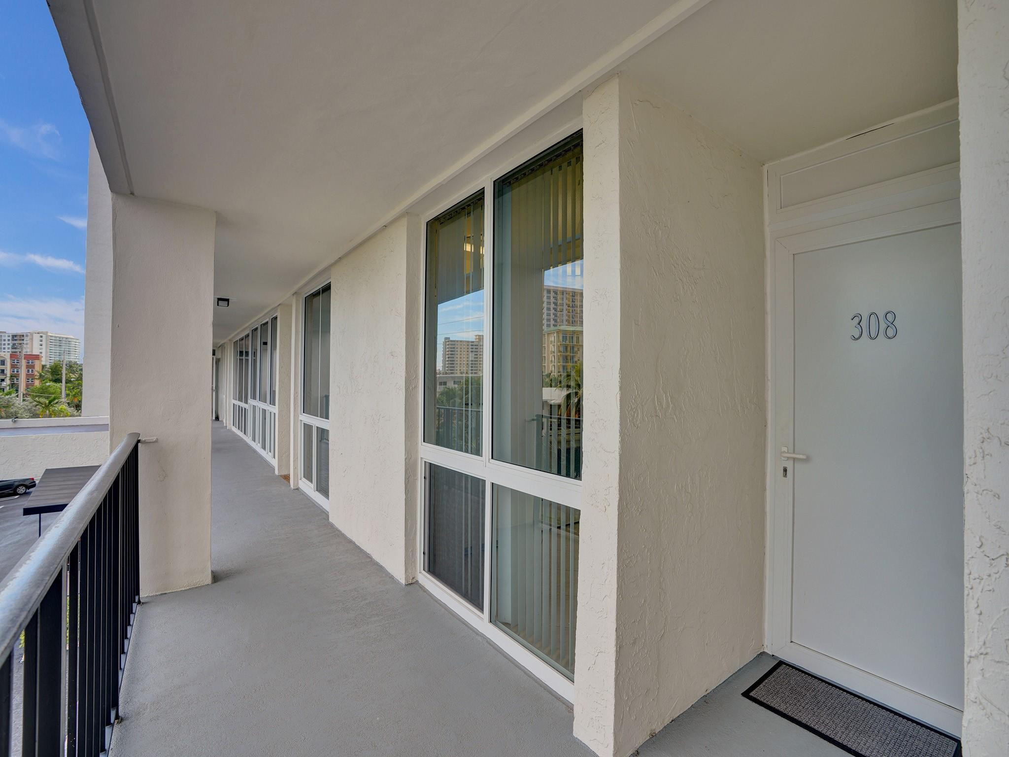 521 N Riverside Dr 308