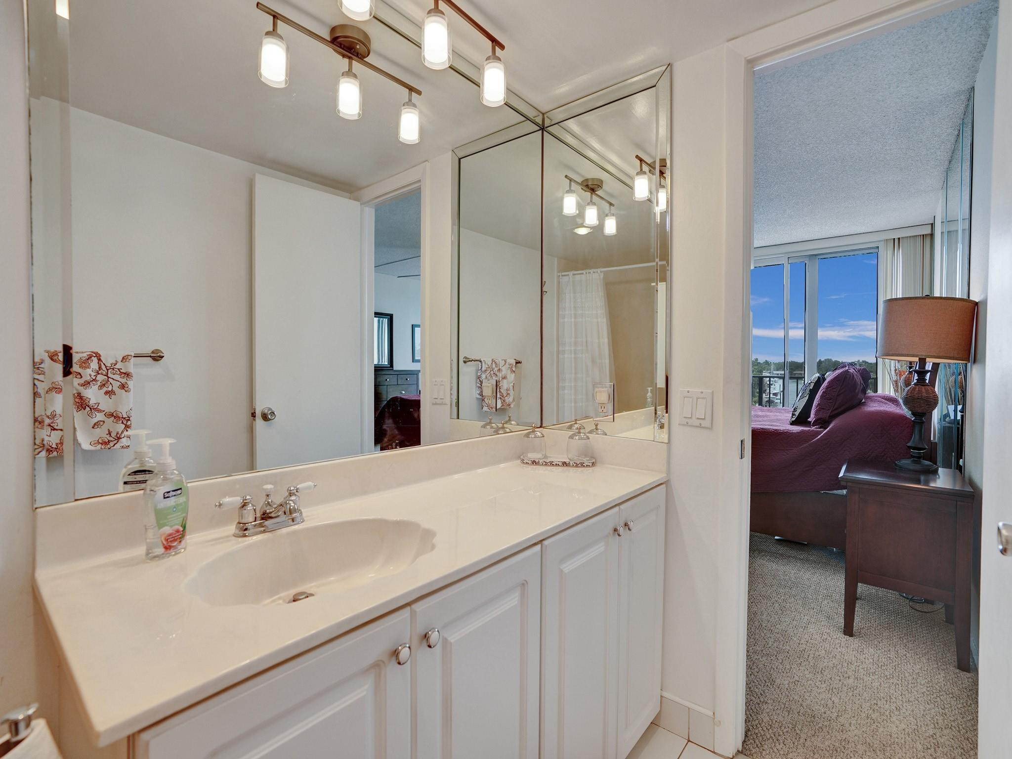 521 N Riverside Dr 308