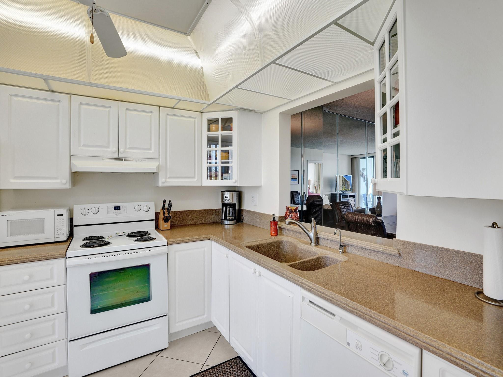 521 N Riverside Dr 308